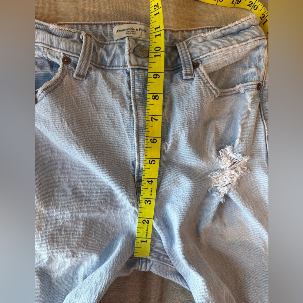 Abercrombie & Fitch The Mom High Rise Curve Love Jeans Size 27 Light Wash - Picture 9 of 10